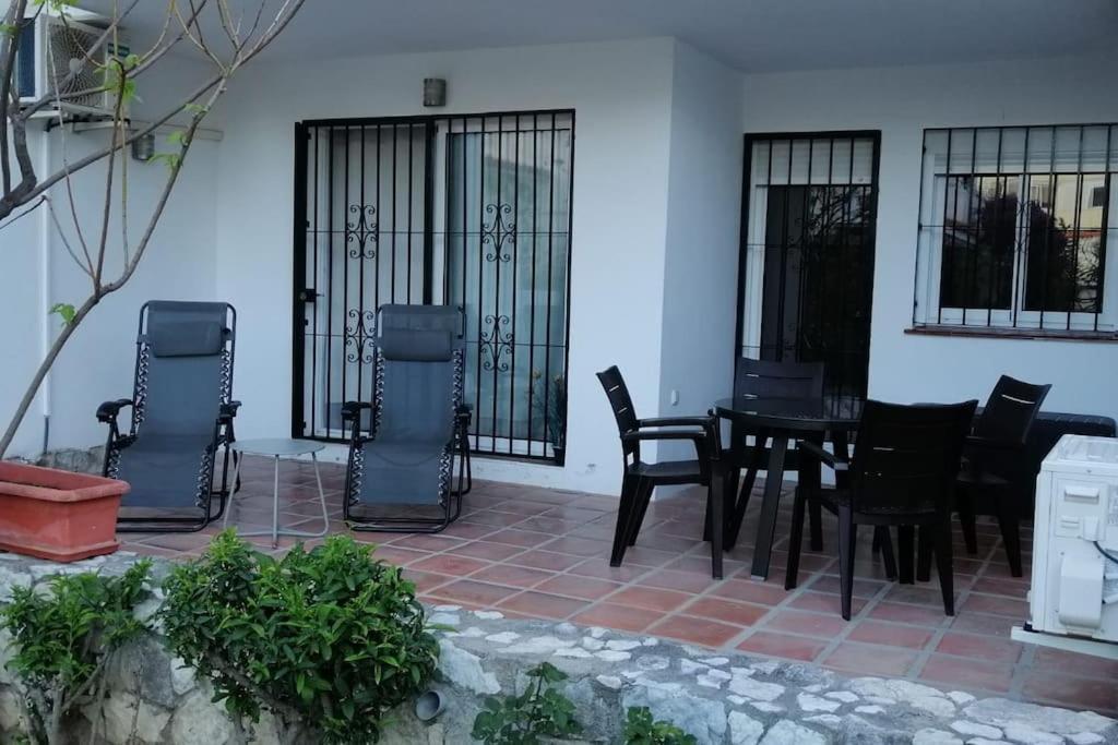 Beautiful Apartment In La Carihuela, トレモリノス エクステリア 写真