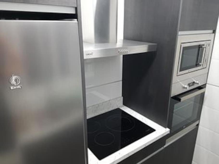 Beautiful Apartment In La Carihuela, トレモリノス エクステリア 写真