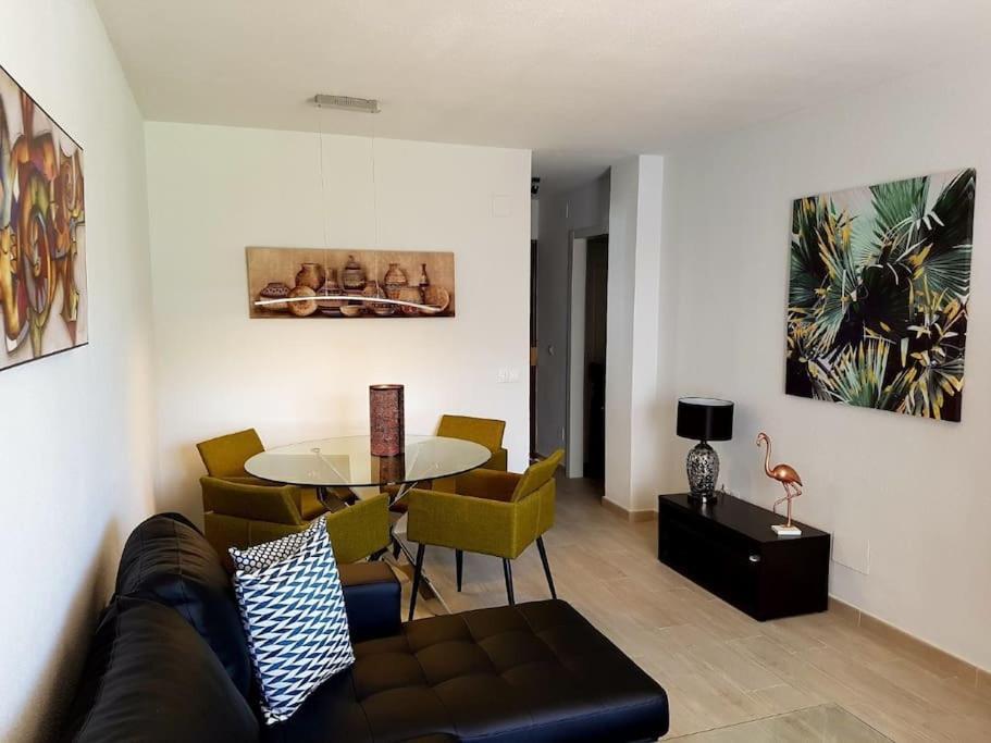 Beautiful Apartment In La Carihuela, トレモリノス エクステリア 写真