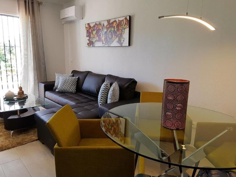 Beautiful Apartment In La Carihuela, トレモリノス エクステリア 写真