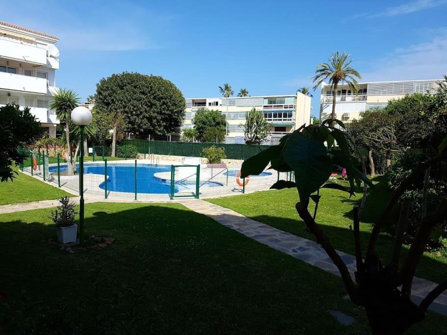 Beautiful Apartment In La Carihuela, トレモリノス エクステリア 写真