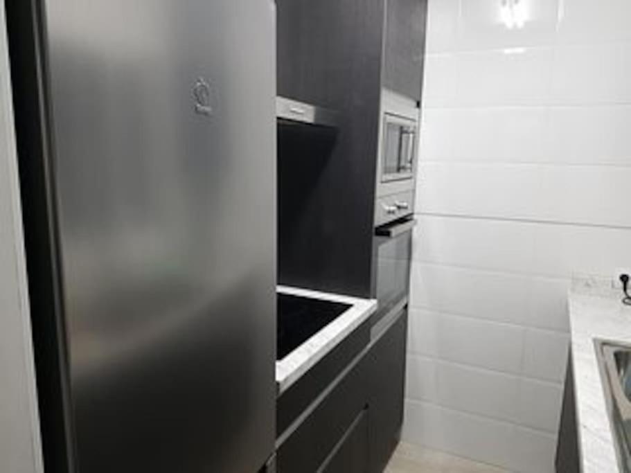 Beautiful Apartment In La Carihuela, トレモリノス エクステリア 写真