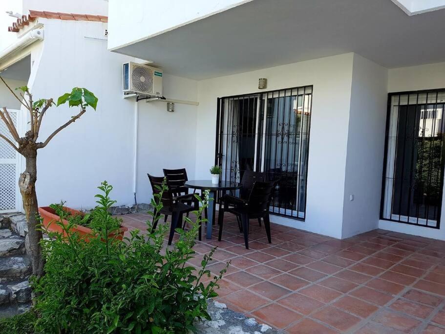Beautiful Apartment In La Carihuela, トレモリノス エクステリア 写真