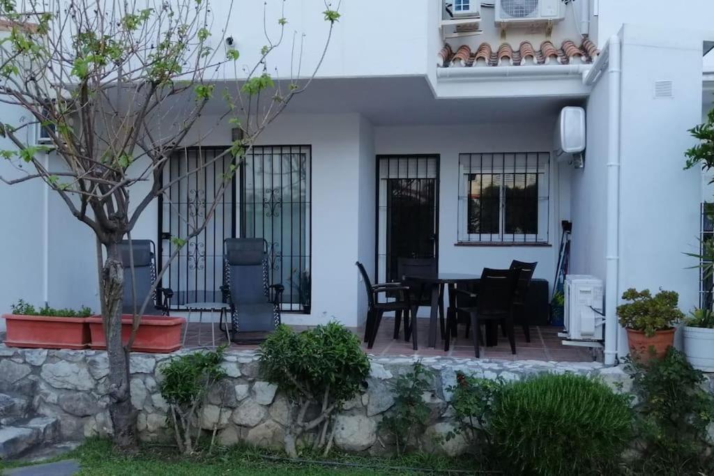 Beautiful Apartment In La Carihuela, トレモリノス エクステリア 写真